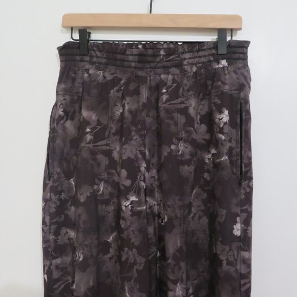 Athleta Womens Size 6 Lumen Floral Black Savannah Jogger Athleisure Pants - Picture 3 of 6
